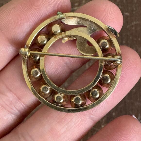 Van Dell 1950-60s 12 K GF Multicolor Rhinestone Circle Wreath Brooch Pin - Picture 3 of 5